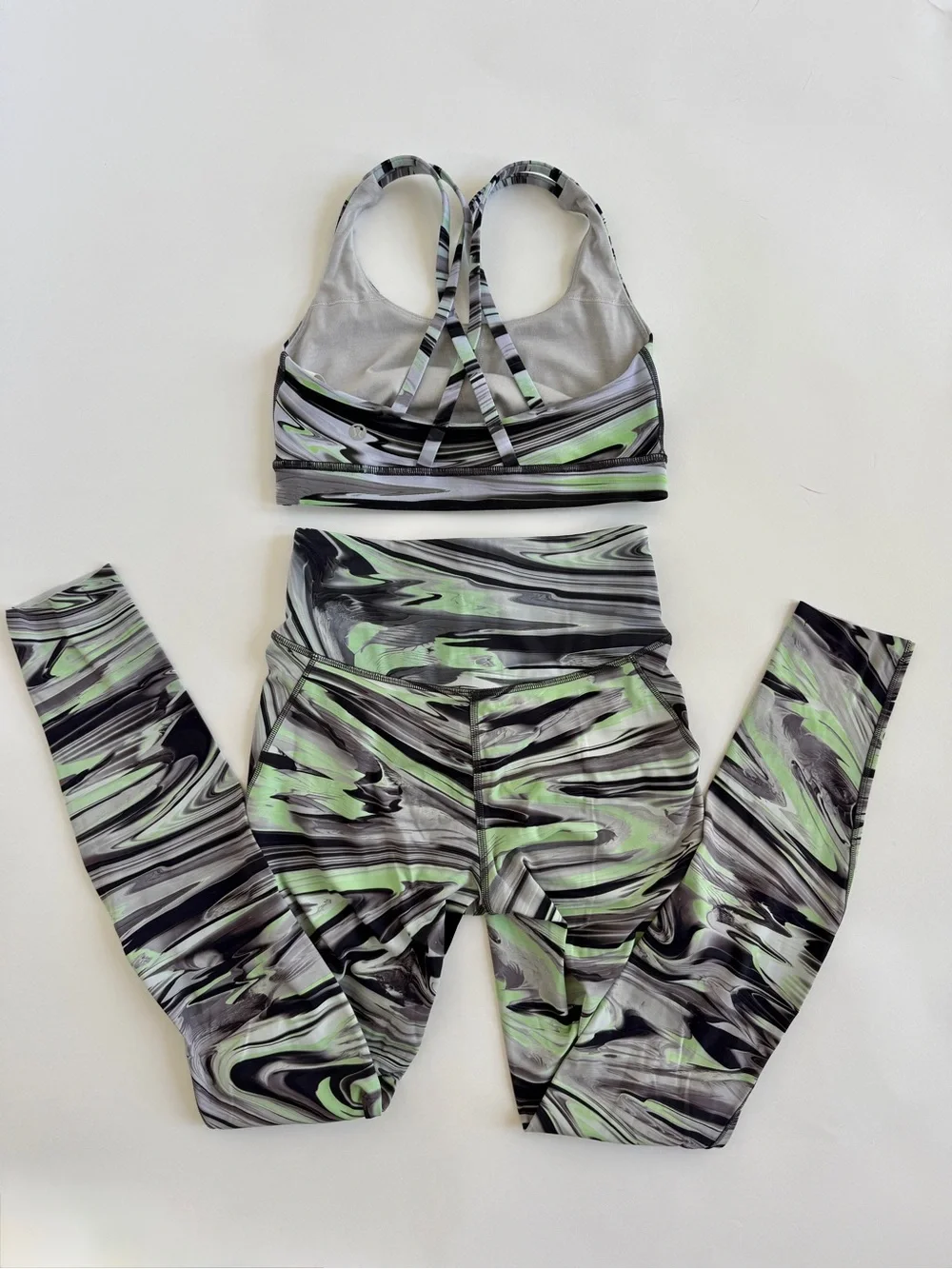 Lululemon Matching Set Energy Bra & Swift Speed
High-Rise Tight 4 - Picture 3 of 8